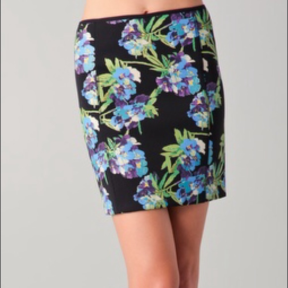 Elizabeth and James Dresses & Skirts - Elizabeth and James Floral Printed Scuba Skirt Elizabeth and James Dresses & Skirts - Elizabeth and James Floral Printed Scuba Skirt