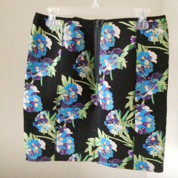 Elizabeth and James Skirts - Elizabeth and James Floral Printed Scuba Skirt Elizabeth and James Skirts - Elizabeth and James Floral Printed Scuba Skirt
