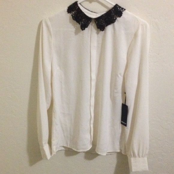 F21 lace collar cream long sleeve top - Picture 2 of 4