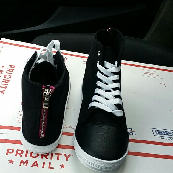 Hi-top black canvas sneakers