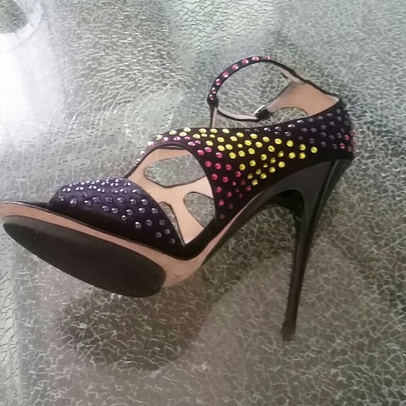 SHOES - Picture 2 of 2
