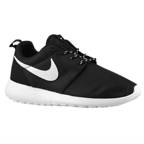 ISO black roshes - Picture 1 of 1