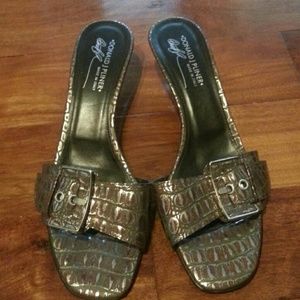 Donald J. Pliner kitten heels