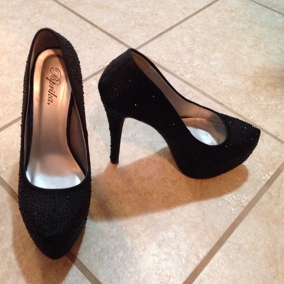 Black formal heels covered in crystals size 7.5