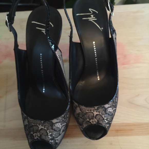 Giuseppe peep toe