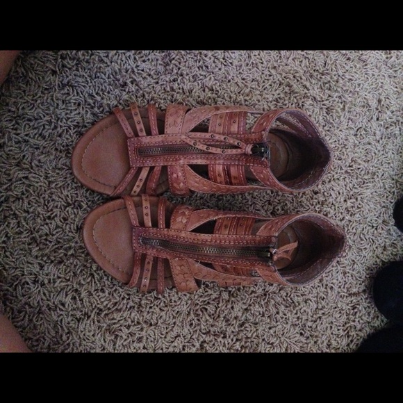 Steve Madden Sandels size 6.5