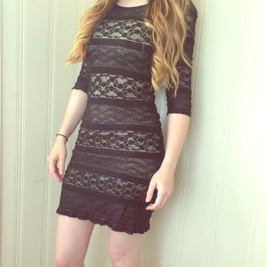 Chic Lace Open-Back Bodycon Cocktail Dress