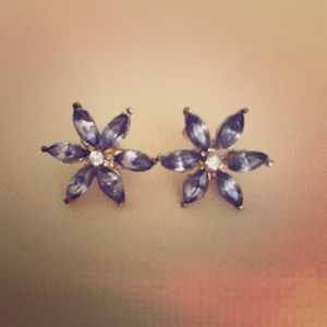 Grey Floral Earrings 💎