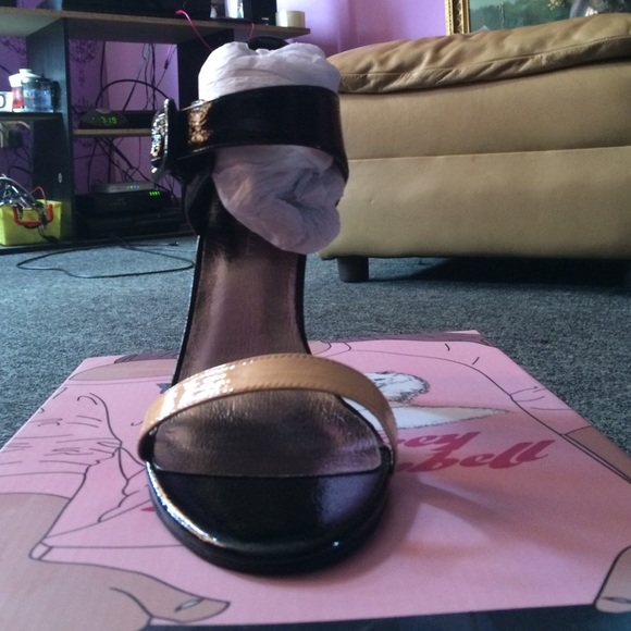 Jeffrey Campbell Black and Tan sandals - Picture 2 of 5