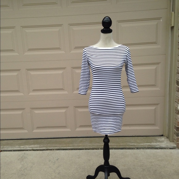 Cute fitting navy stripy dress