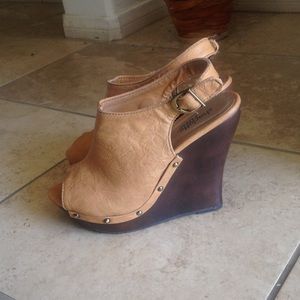 Carmel and brown wood wedges