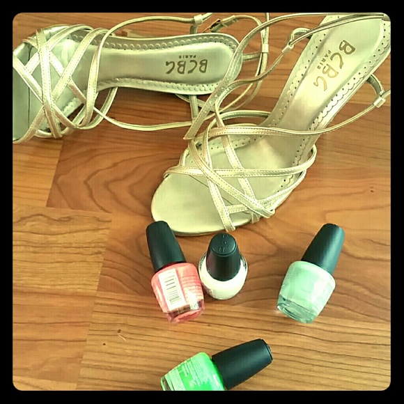 BCBG Shoes - Golden high heels BCBG Paris.
