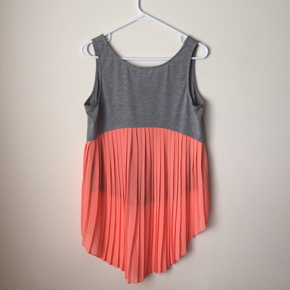 ❗️SOLD❗️Cute Summer Top 😻 - Picture 2 of 2