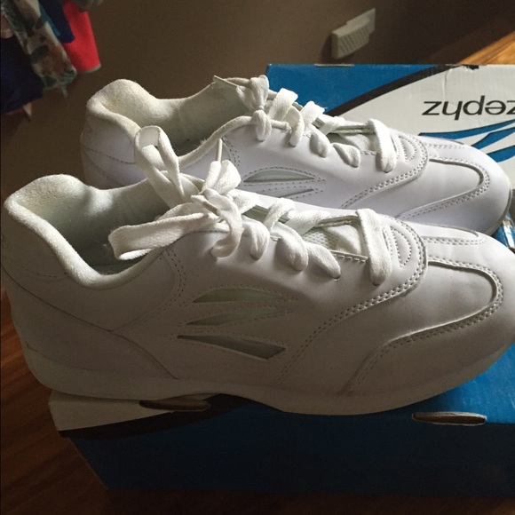 Zephyr butterfly cheer shoes size 4.5