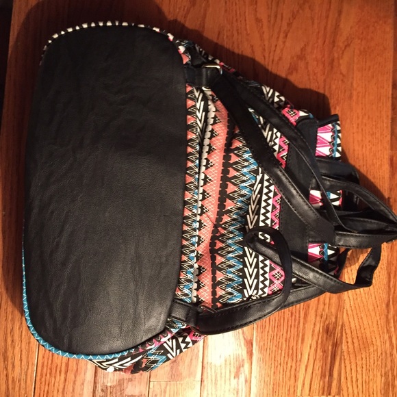 Tribal backpack - Picture 3 of 4