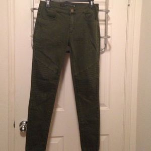 Olive green skinny pant size 5 with leg stitching