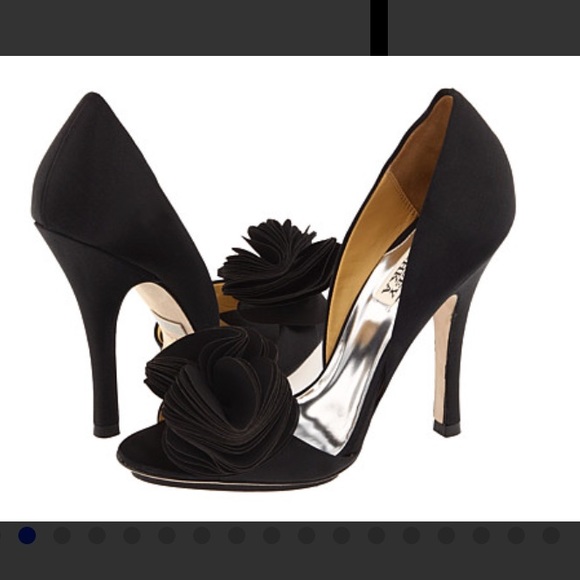 Badgley Mischka 'Randall' shoe in black satin. - Picture 2 of 4