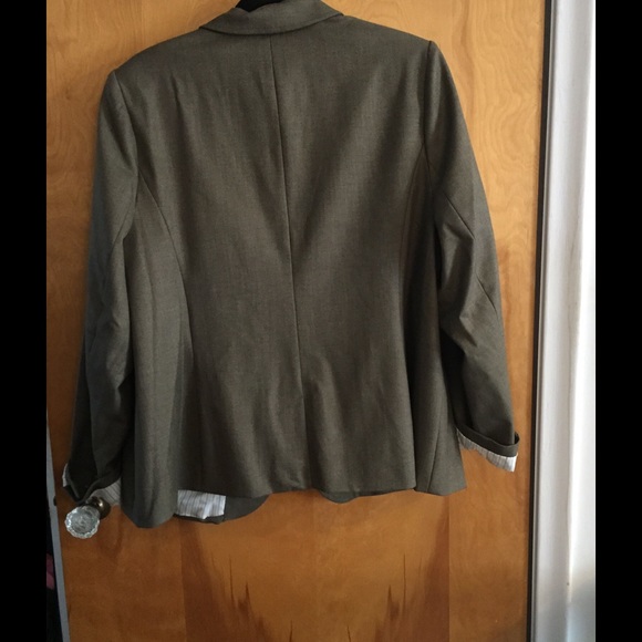 Blazer - Picture 2 of 4