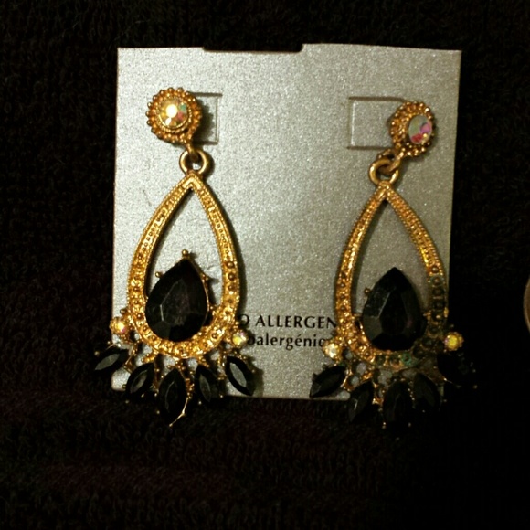 Black  teardrop earrings