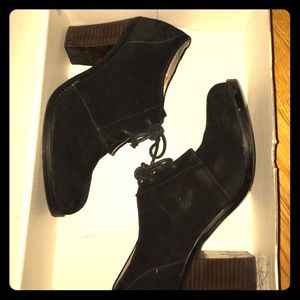 Heel Oxford style shoe