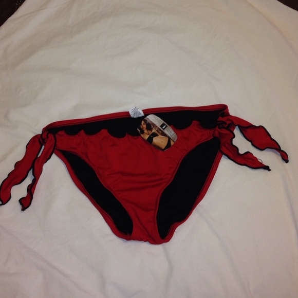 Fiery red bikini bottoms❤️