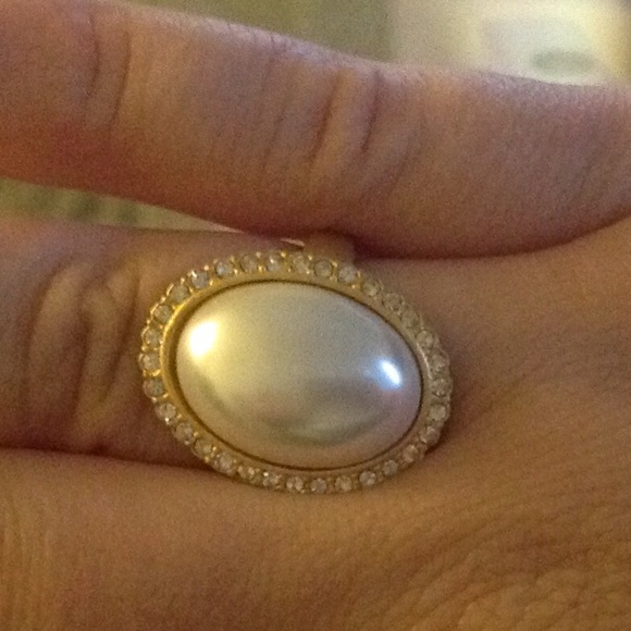 Oval cocktail ring