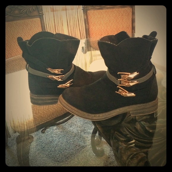 Slouchy suede black boots.