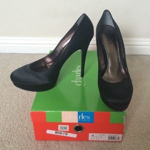 Like New Charles David Black Satin Pumps Heels 9