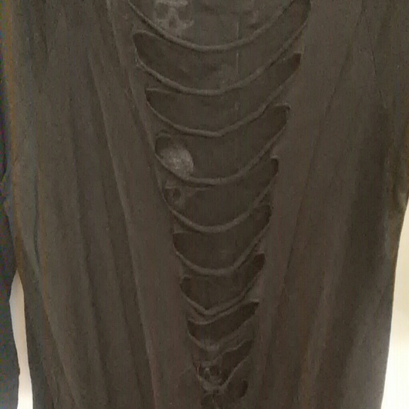 🚫 S O L S 🚫 Skull Tee with Cutout Back - Picture 2 of 2