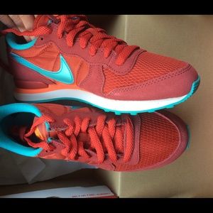 Nike internationalist