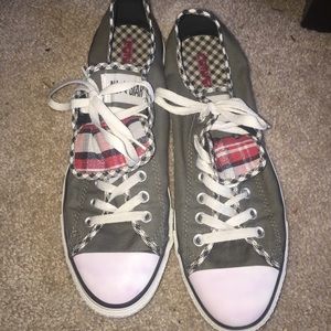 Grey double-flap patterned converse
