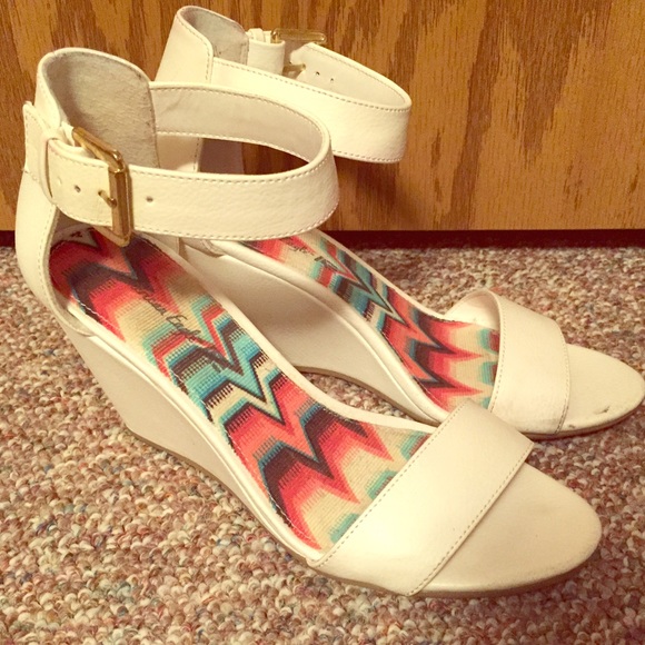 WHITE ANKLE STRAP WEDGES