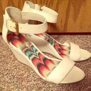 WHITE ANKLE STRAP WEDGES