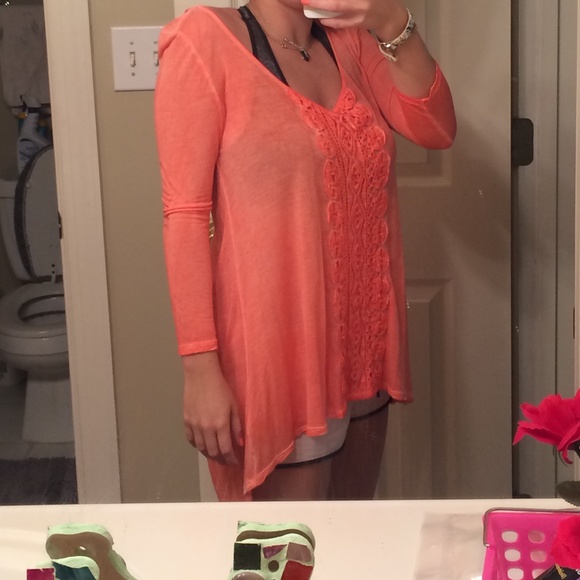 Coral high low gypsy top. Black swan brand
