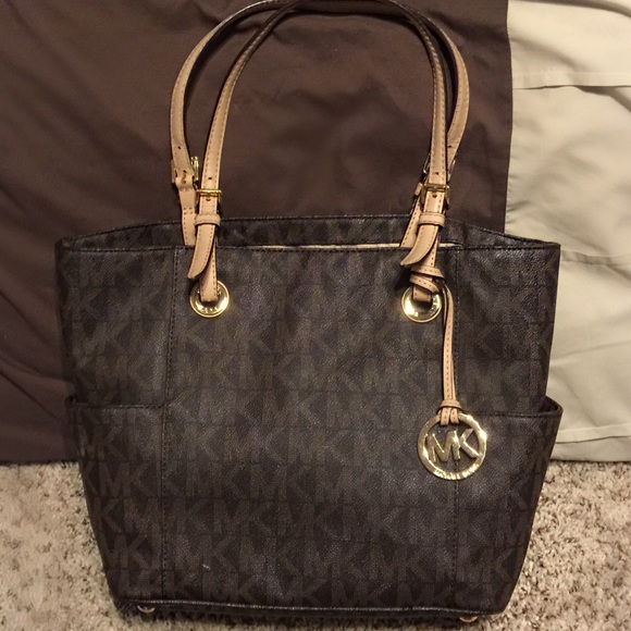***1 HR PRICE DROP!***Michael Kors Signature Tote