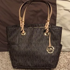 ***1 HR PRICE DROP!***Michael Kors Signature Tote
