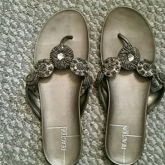 Kenneth Cole reaction flip flops