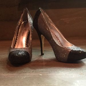 Lulu Townsend Pumps- GRAY AND BLACK