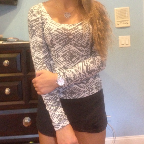 Gray and white print top
