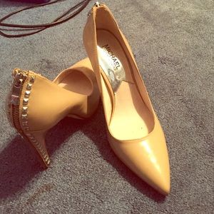 Nude MK pumps