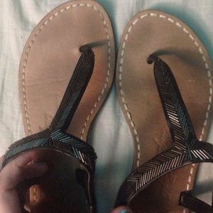 Really cute sandals!