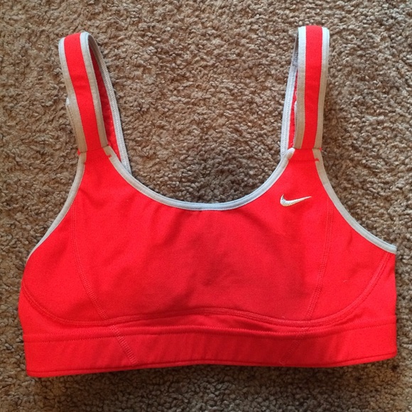 NIKE Swift Di- Fit Sports Bra