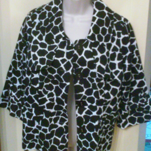 Classy Notations Giraffe print blazer