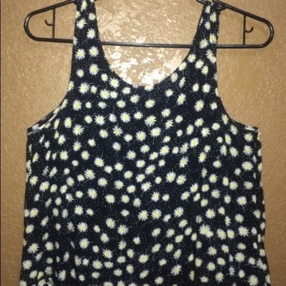 Flower Bow & Open Back Top - Picture 2 of 3