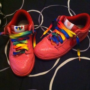 Pink nike tennis shoes