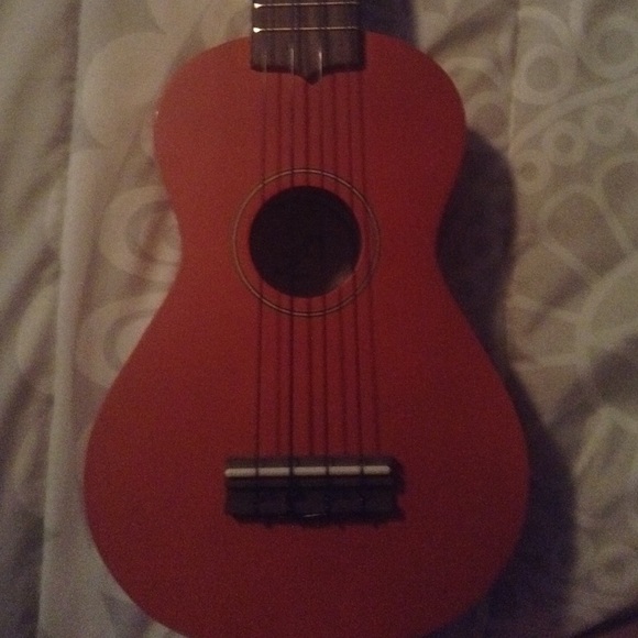 Ukulele - Picture 2 of 3