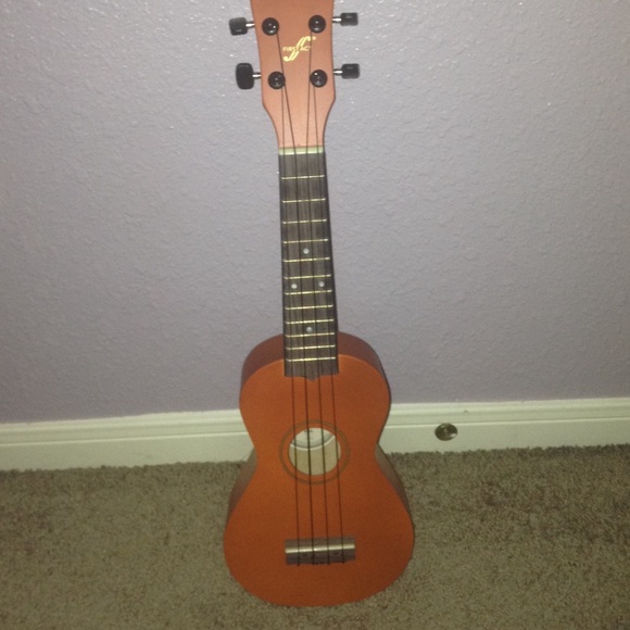 Ukulele - Picture 3 of 3
