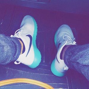 Nike Roshes! Turquoise Roshes !