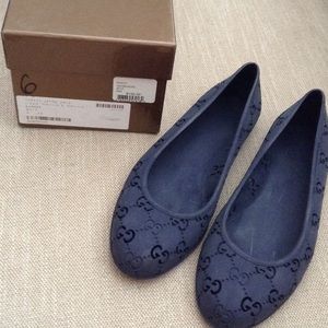 Gucci navy flats
