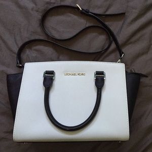 MICHAEL KORS
SELMA SAFFIANO LEATHER MEDIUM SATCHEL
